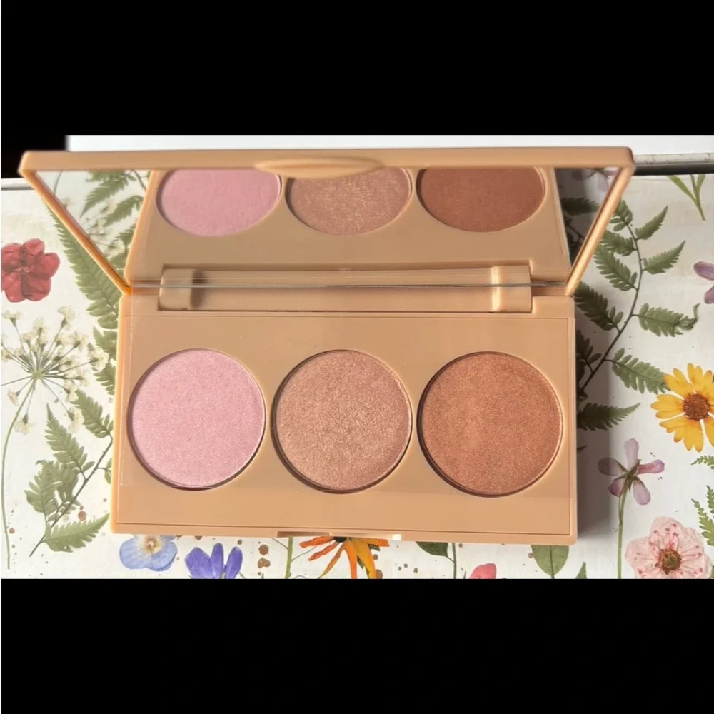 Farmasi Makeup Glow Highlight Palette - Tan